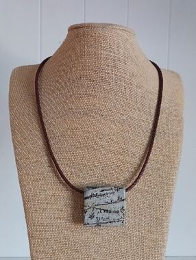 JASPER ON LEATHER CORD NECKLACE.